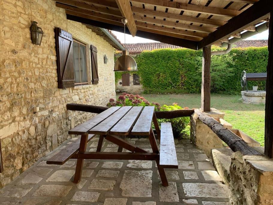 Uniquely Private Holiday Villa In The Charente Puyreaux Esterno foto