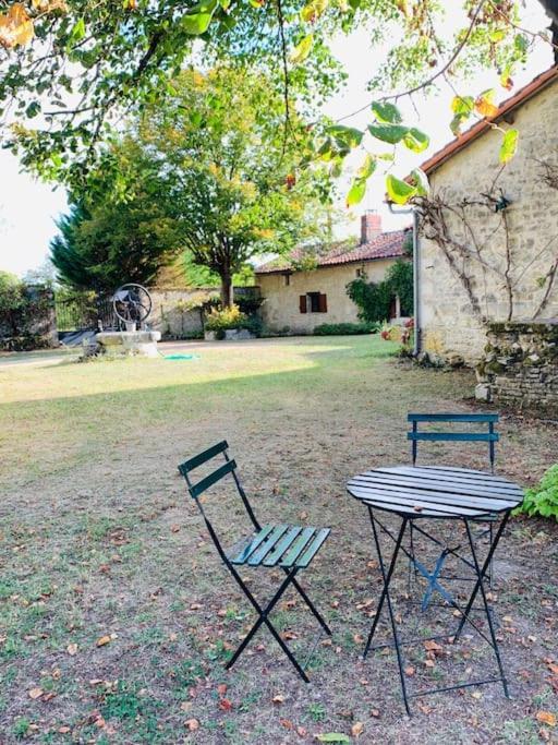 Uniquely Private Holiday Villa In The Charente Puyreaux Esterno foto